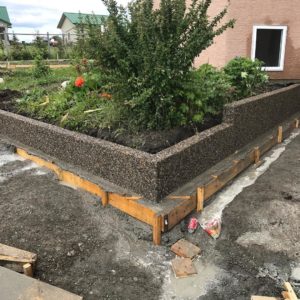 exposed-concrete-retainingwall2